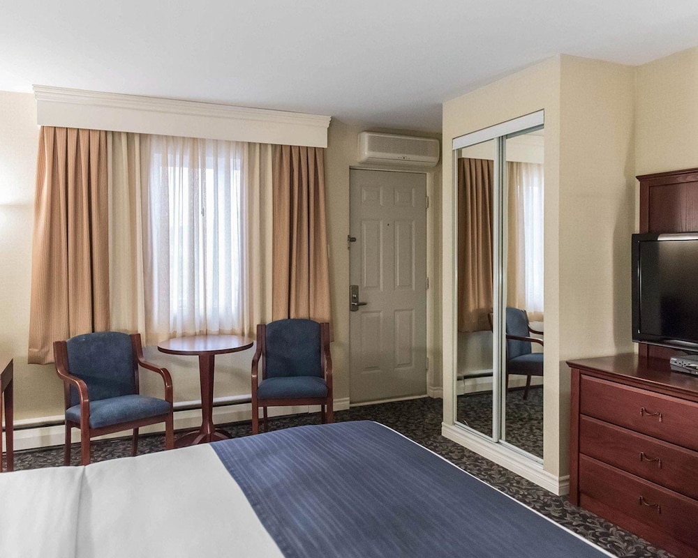 Standard Room, 1 King Bed, Non Smoking - Photo 3