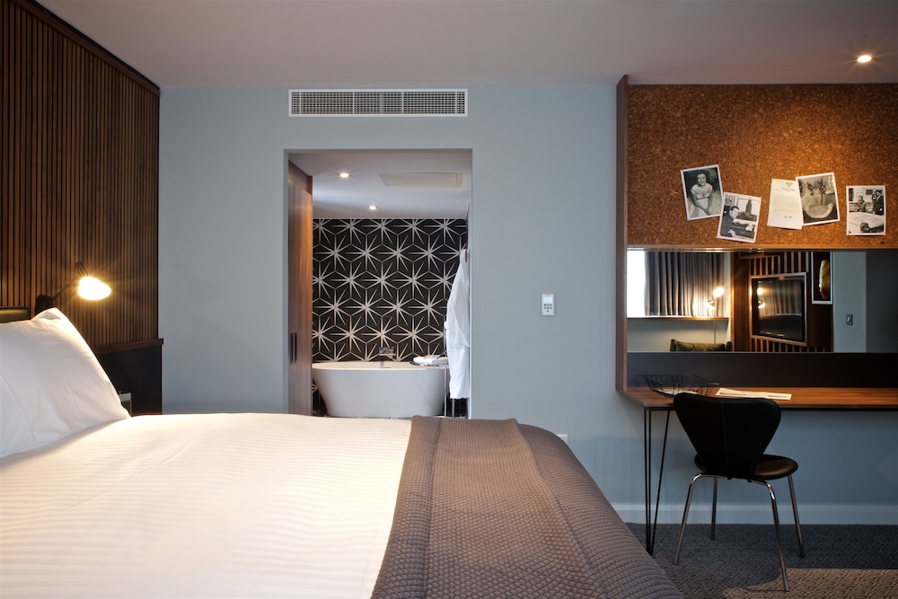 Suite - Photo 4