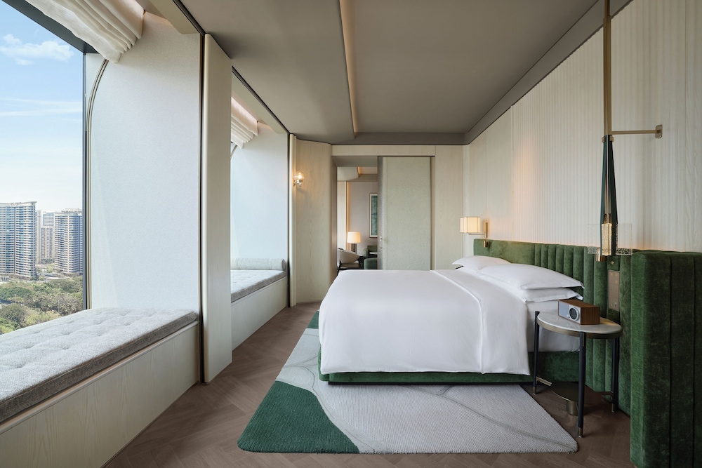 Suite, 1 King Bed photo 3