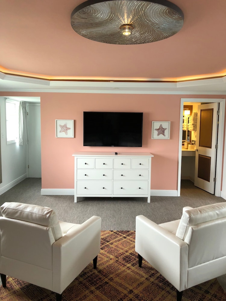 Deluxe Room, 2 Queen Beds, Kitchen photo 2