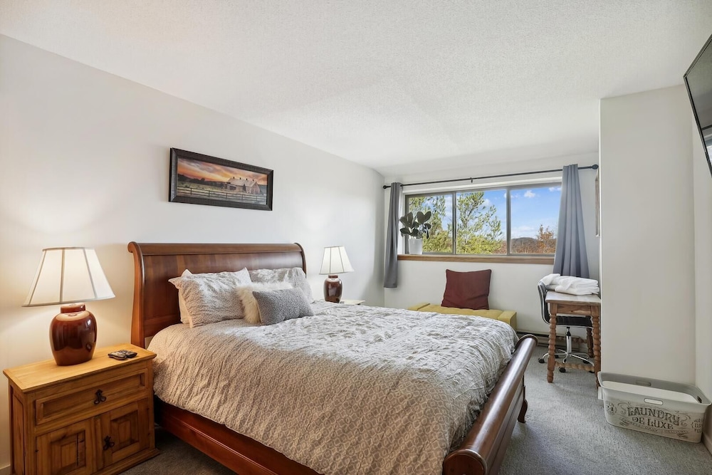 Condo, Multiple Beds (Pinnacle E23) photo 1