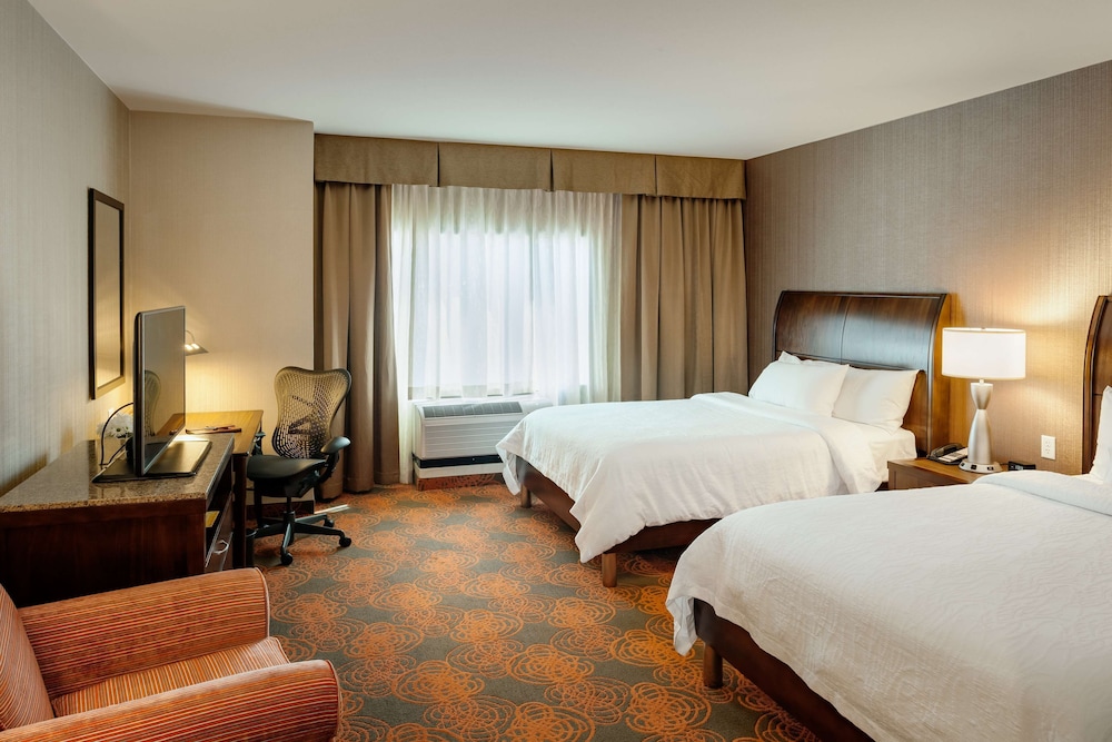 Room, 2 Queen Beds, Accessible (Roll-in Shower) photo 2