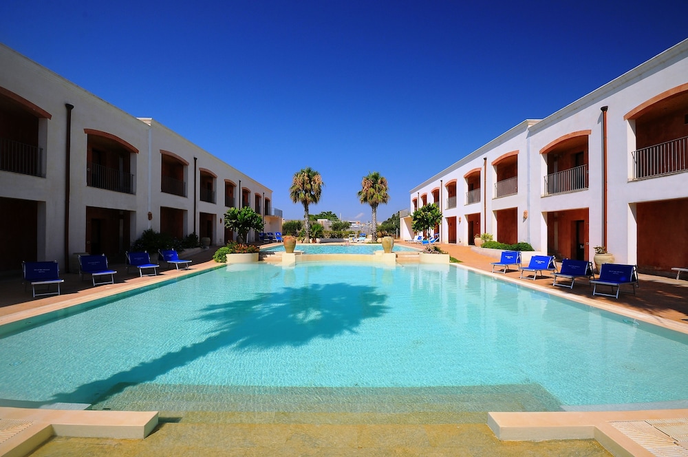 Economy Room, Pool View