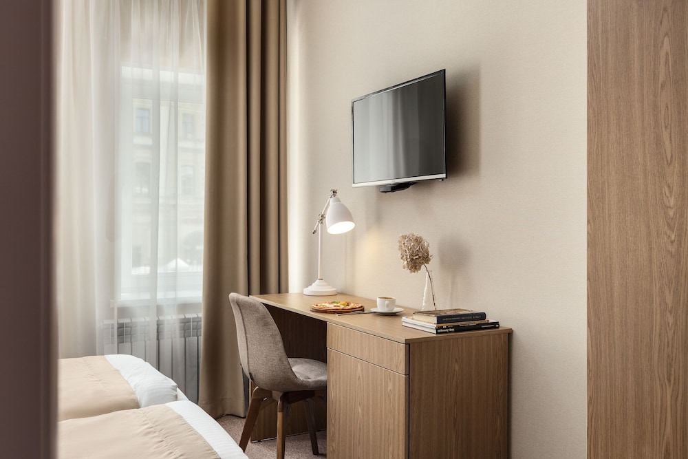 Economy Twin Room, City View photo 2