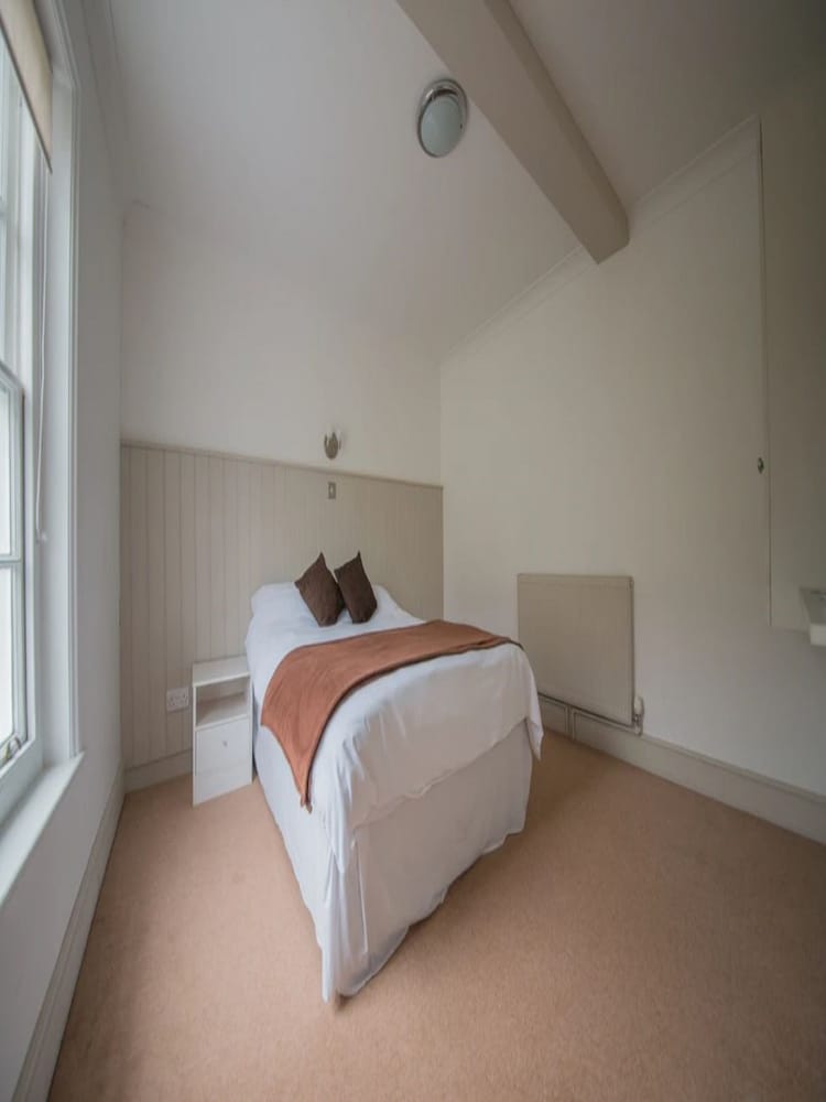 Twin Room (Room 2)