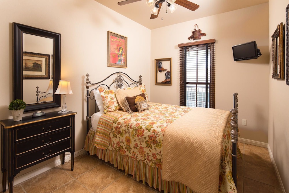 Condo, 3 Bedrooms