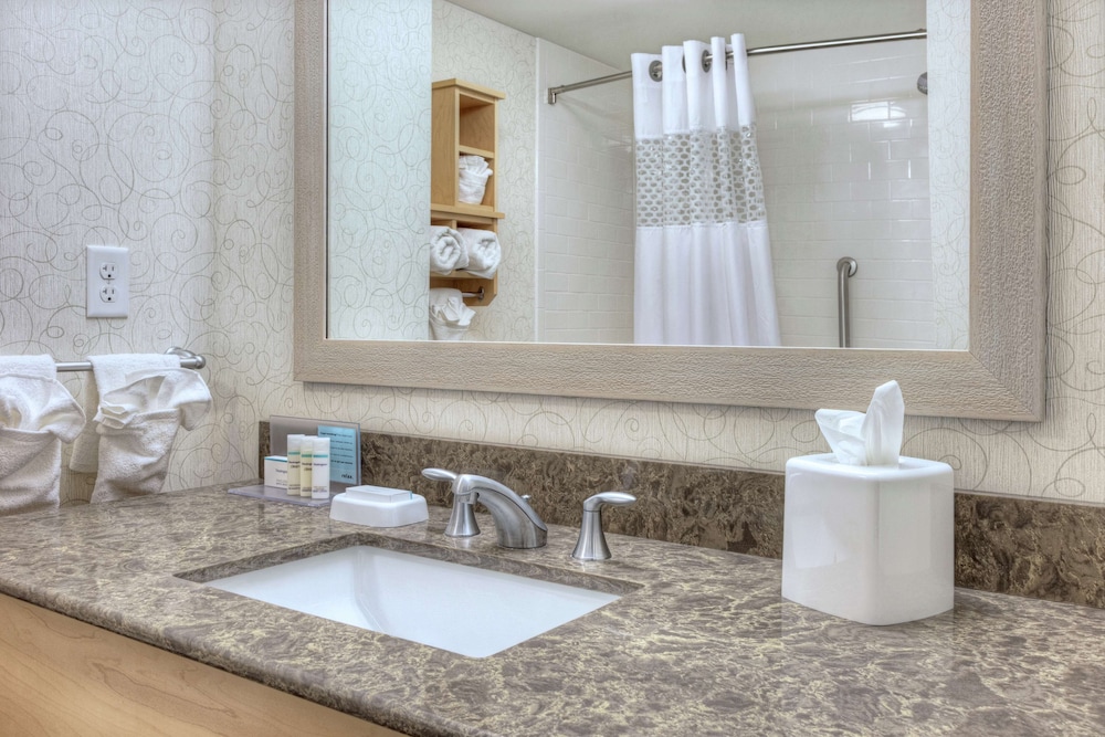 Room, 2 Queen Beds, Accessible, Ocean View photo 2
