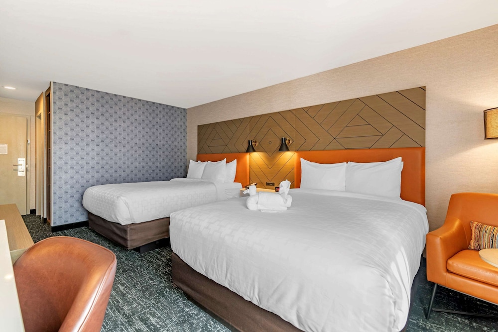 Room, 2 Queen Beds, Accessible Bathtub, Non Smoking - Photo 3