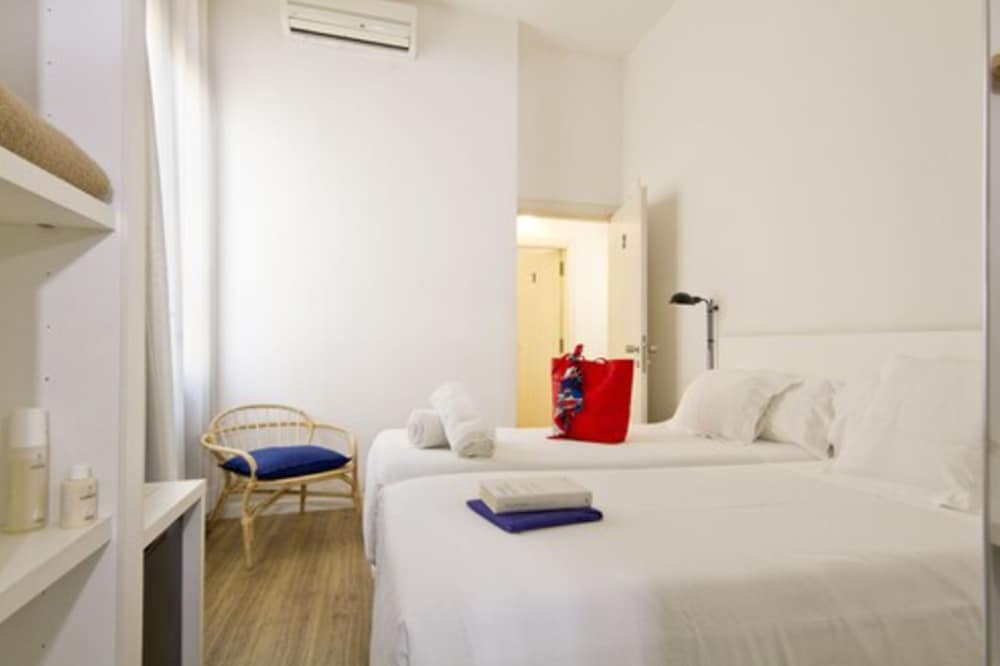 Double Room, Balcony thumbnail 5