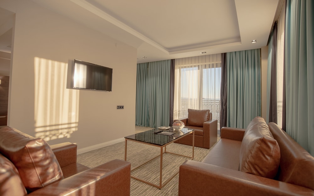 Suite - Photo 5