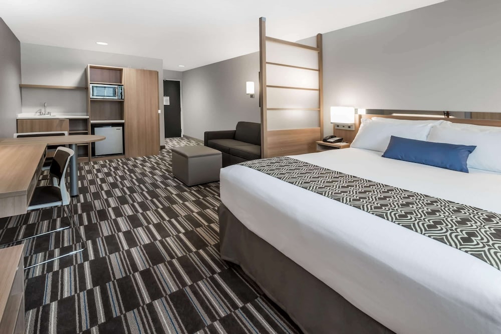 Studio Suite, 1 Queen Bed, Accessible, Non Smoking photo 1