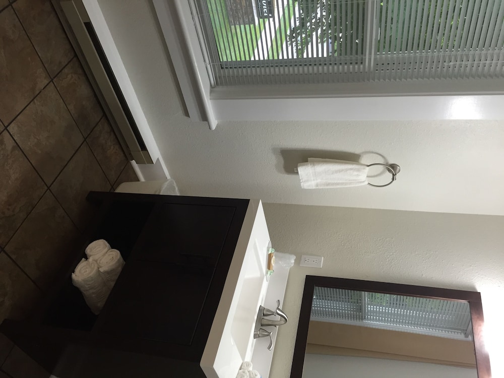 Exclusive Room, 1 King Bed, Refrigerator & Microwave, Courtyard View photo 2