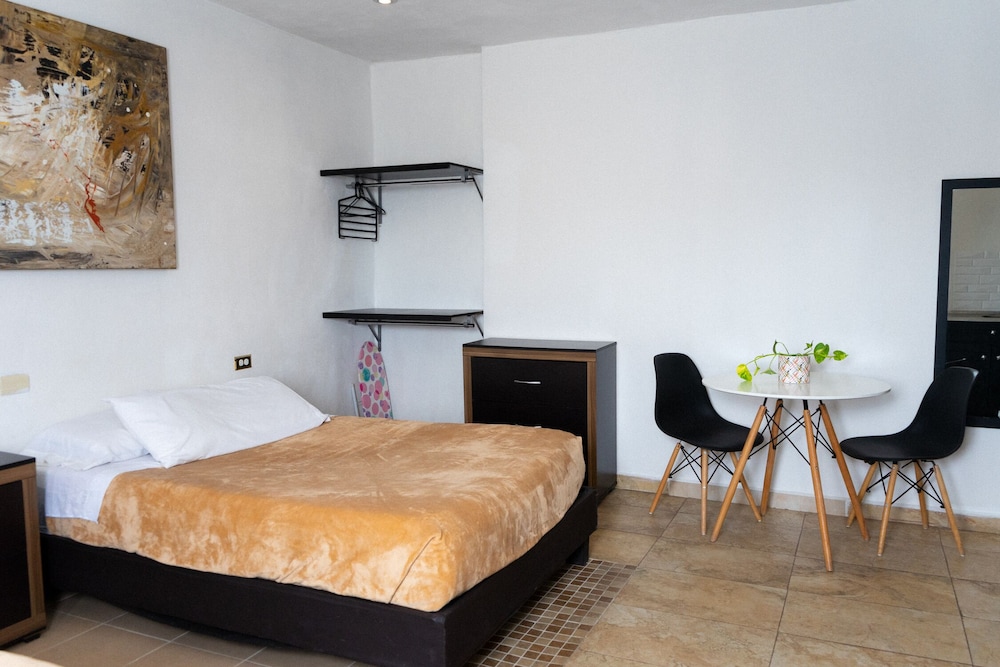 Business Room, 1 Bedroom, Non Smoking, Refrigerator & Microwave