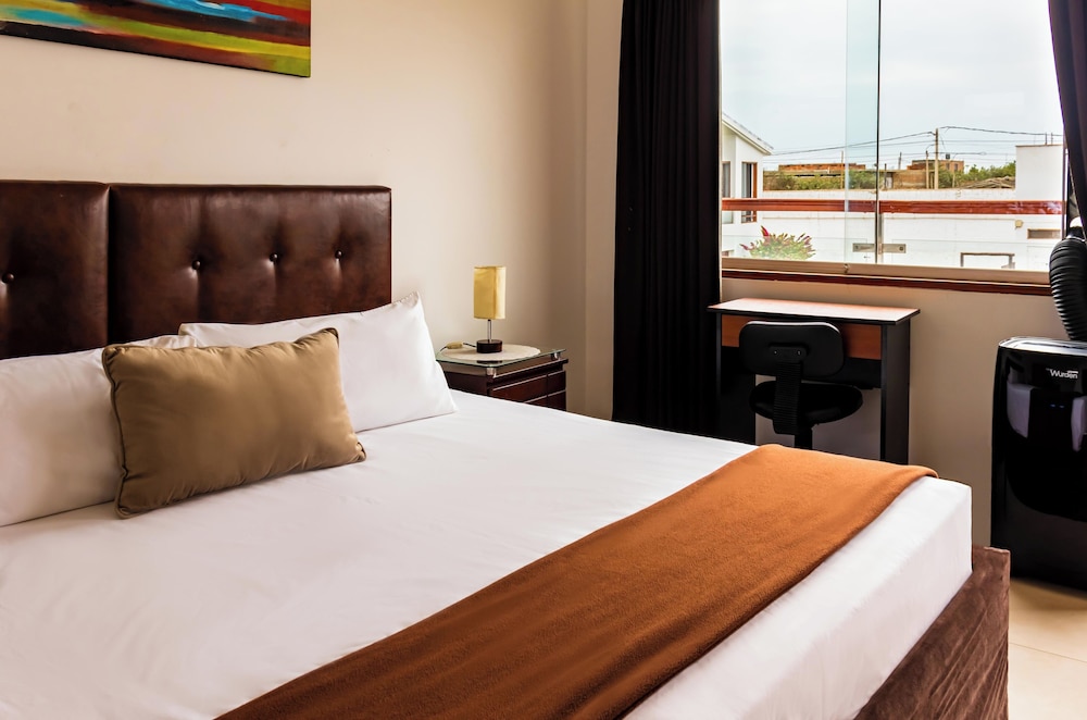 Superior Room, 1 Queen Bed photo 3