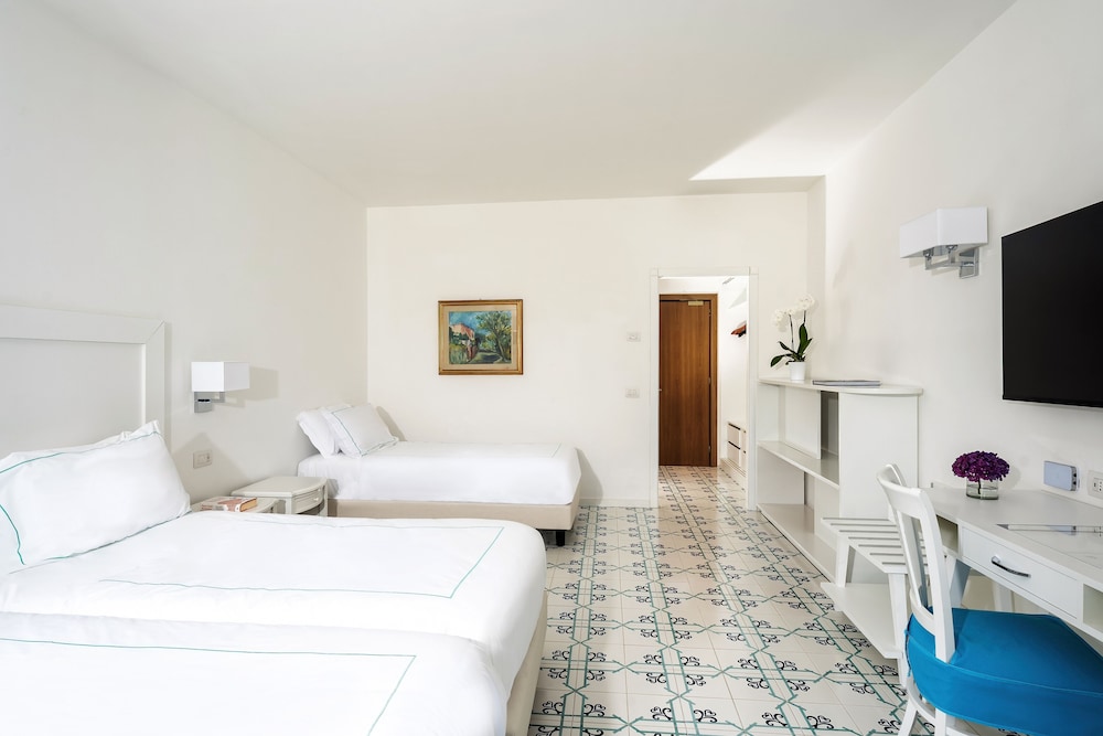Triple Room, Balcony, Sea View - Photo 3