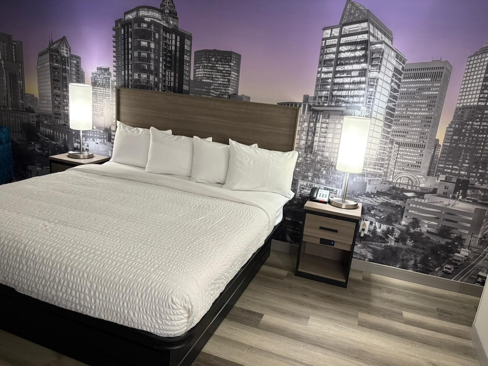 Standard Room, 1 King Bed, Non Smoking - Photo 5