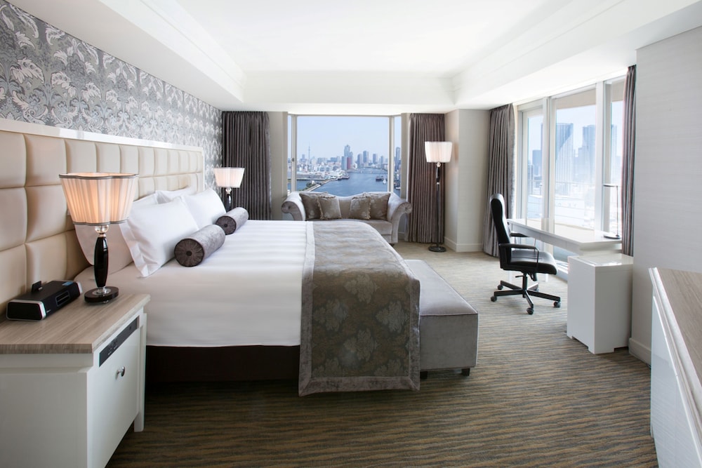 Junior Suite, 1 King Bed, Club Lounge Access, River View photo 2
