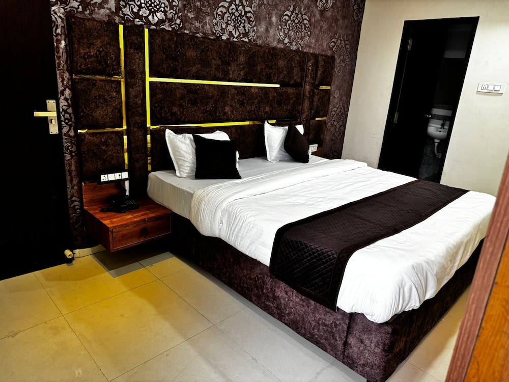 Deluxe Room - Photo 3