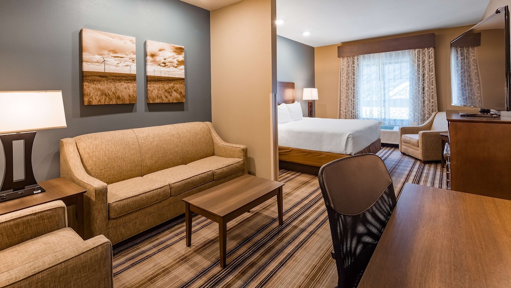 Suite, 1 King Bed, Non Smoking, Refrigerator & Microwave