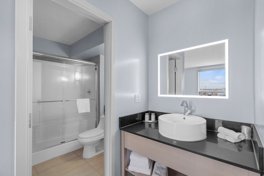 Superior Suite, Multiple Beds, Non Smoking, Kitchenette (Upgraded Bedding & Snack, Smoke Free) photo 3