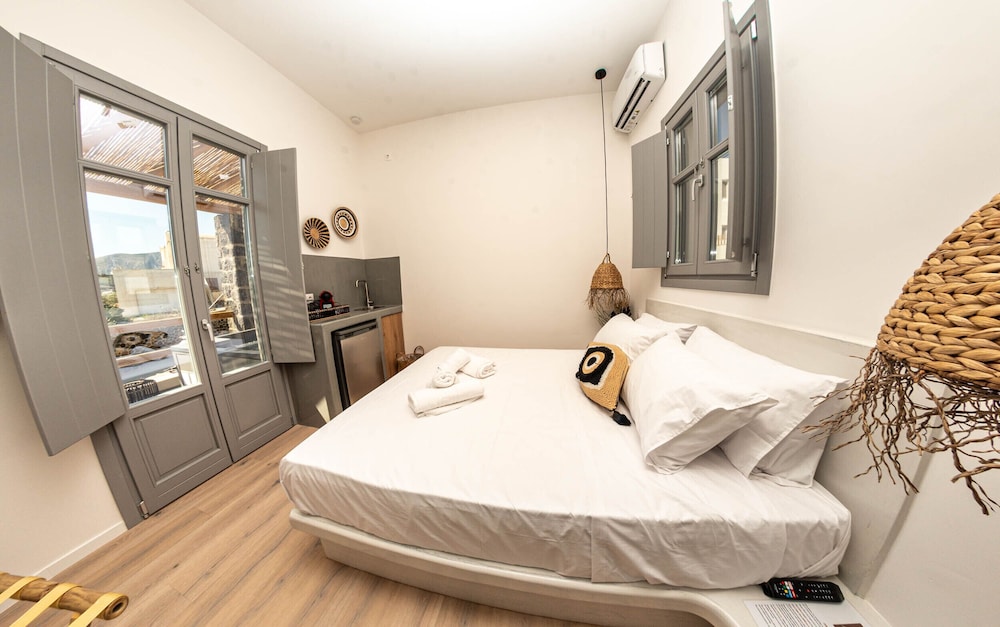 Superior room with outdoor hot tub - Photo 9