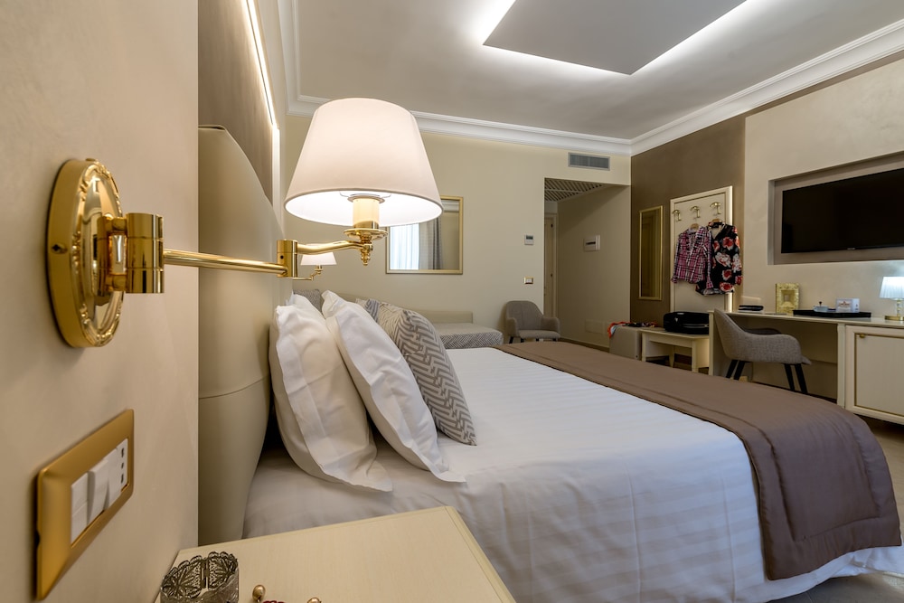 Luxury Double or Twin Room, City View (203) - Photo 4