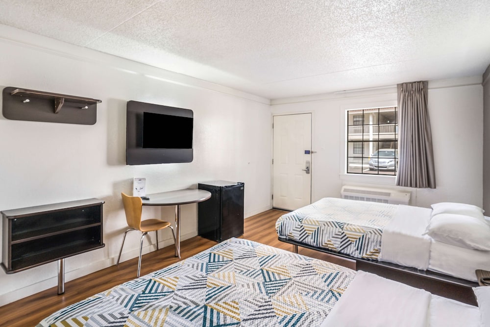 Standard Room, 2 Double Beds, Non Smoking - Photo 1