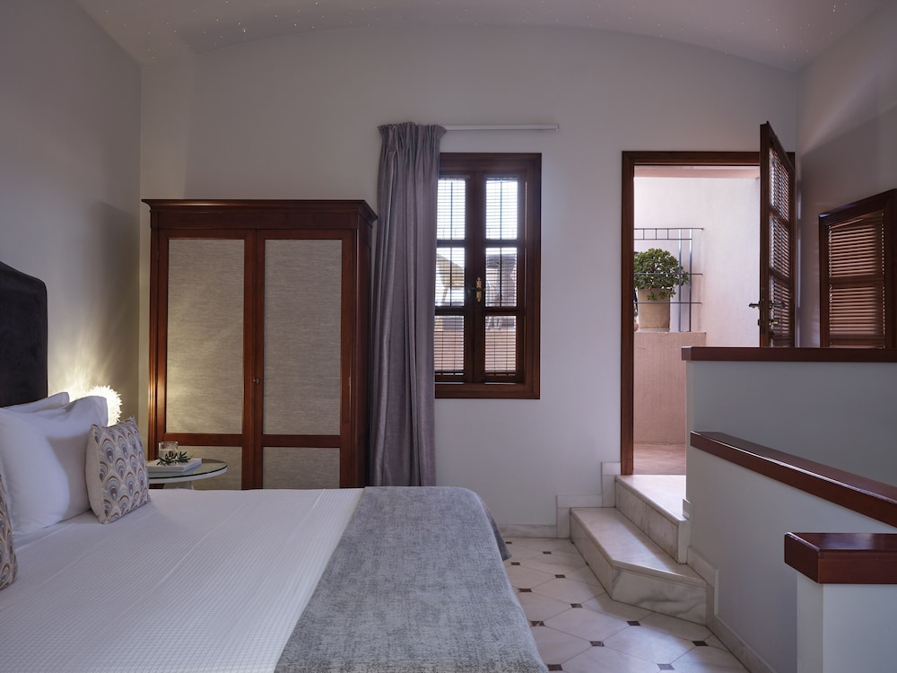 Penthouse Suite with Private Terrace & Sea View - Photo 9