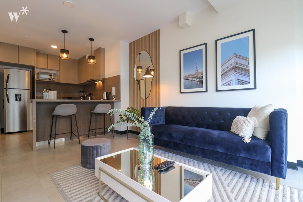 Apartment (306)
