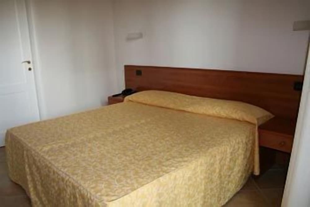 Double Room - Photo 5