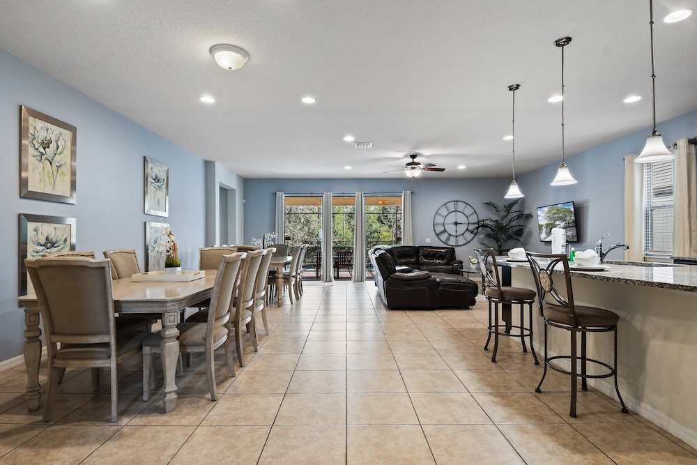 House, Multiple Beds, Pool Access (8812MD WAW)