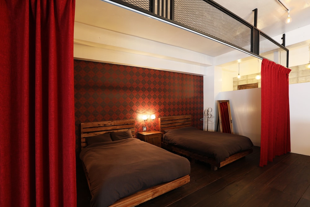 Deluxe Apartment (Red Room) photo 2