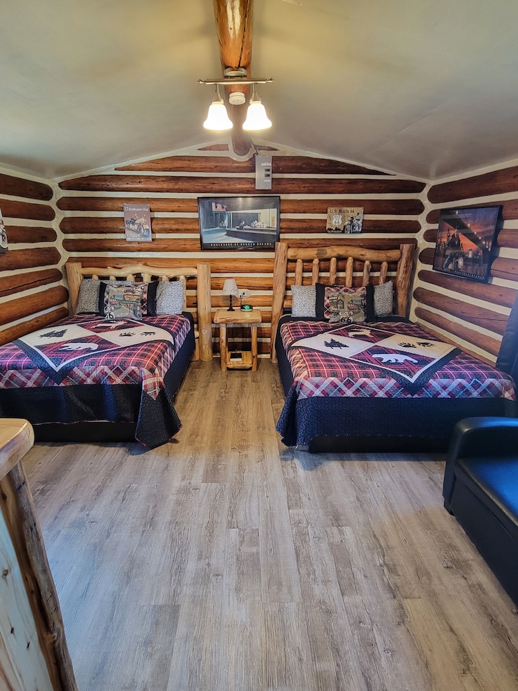 Route 66 Cabin (No pets) photo 2