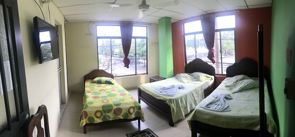 Classic Triple Room, 2 Double Beds, Non Smoking photo 1