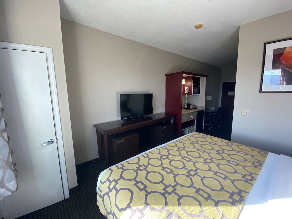 Room, 1 Queen Bed, Accessible, Non Smoking (Mobility with Roll in Shower) photo 3