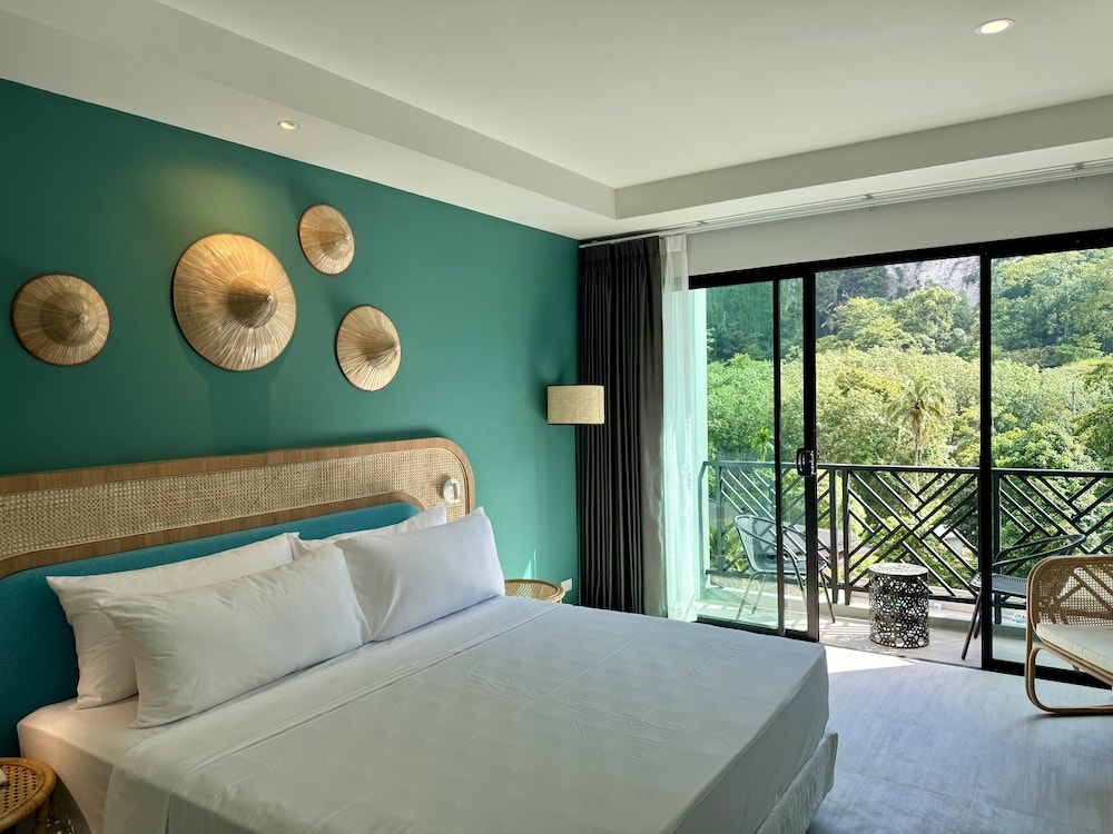 Panoramic Room, 1 King Bed, Mountain View - Photo 6