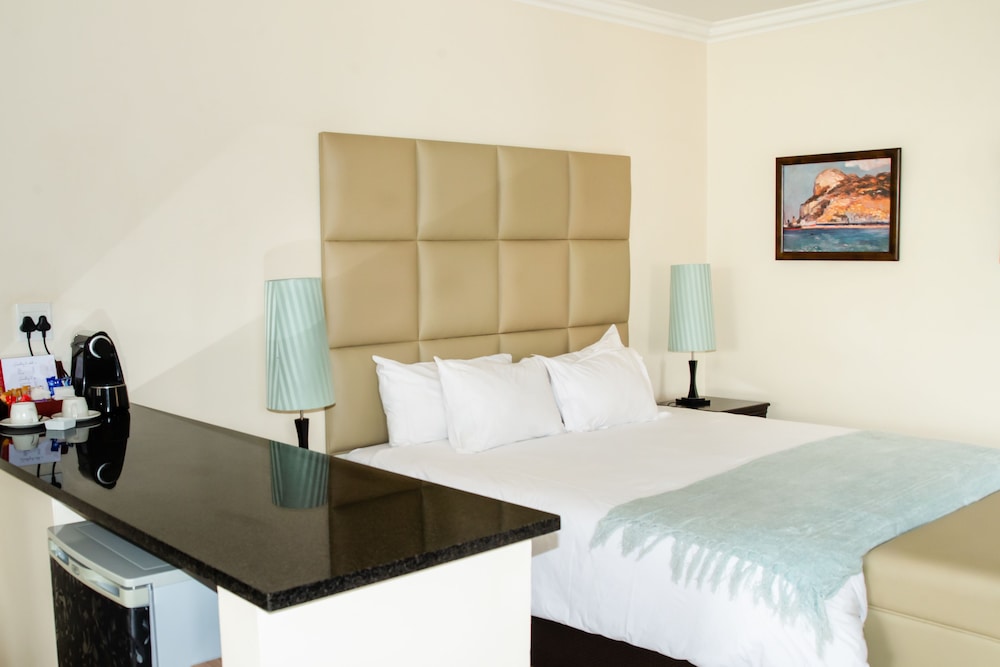 Deluxe Room 12