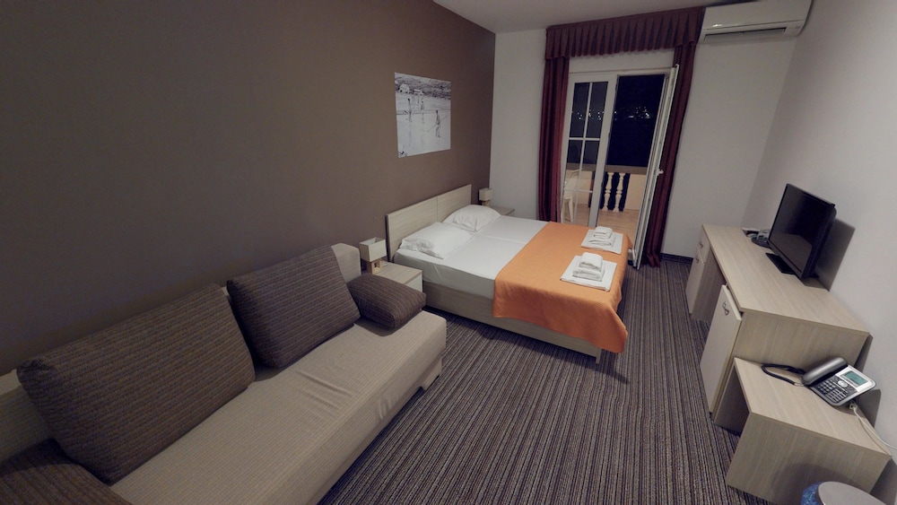 Family Room, Balcony, Sea View photo 2