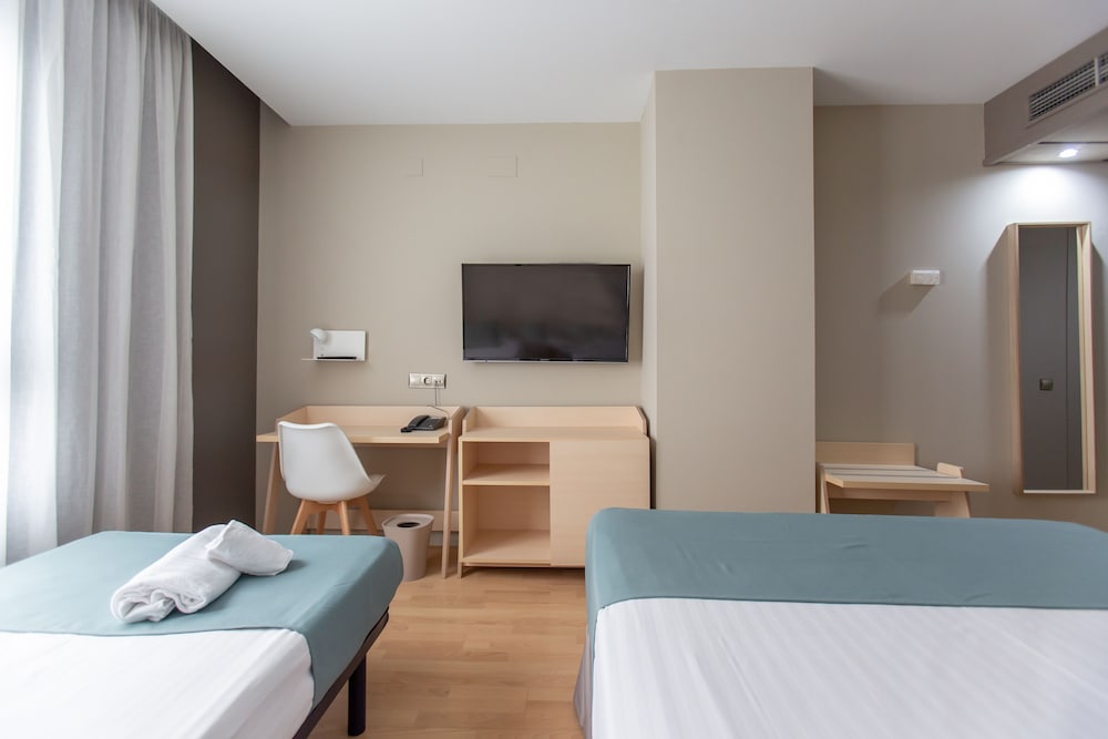 Triple Room (2 adults and 1 kid) photo 3