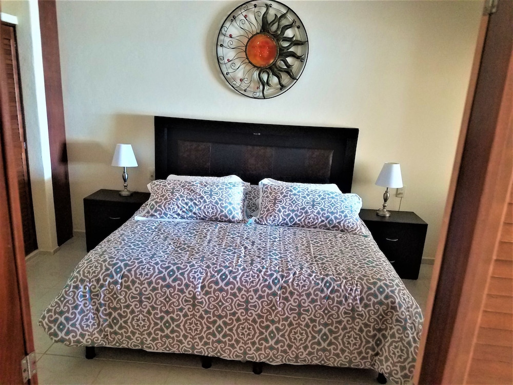 Standard Condo, 1 Bedroom, Pool View, Poolside