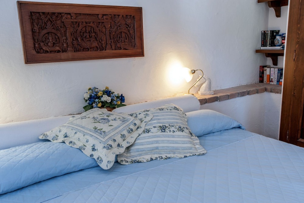 Romantic Double Room, Private Bathroom, Garden View photo 2