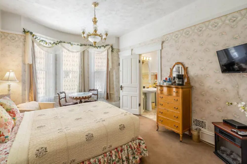 Room, 1 Queen Bed photo 1