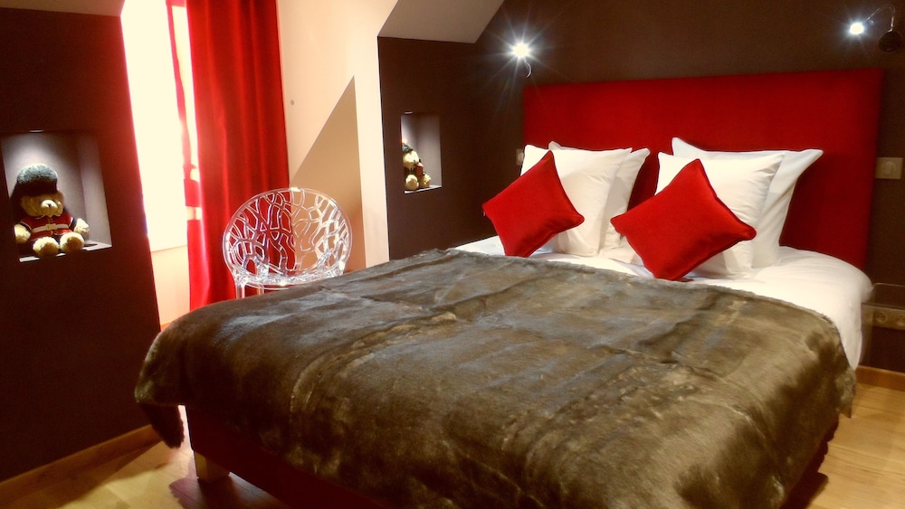Luxury Suite, Partial Lake View