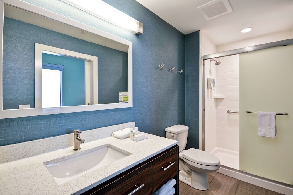 Suite, 1 King Bed, Accessible, Non Smoking (Hearing) photo 3