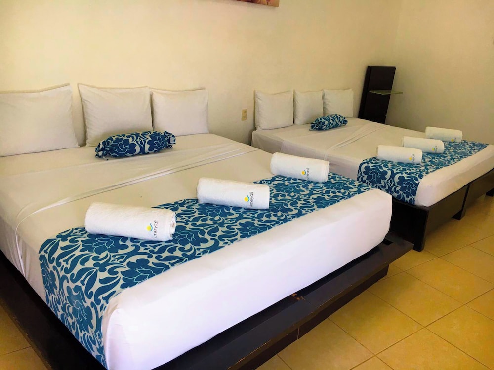 Studio Suite, Lake View