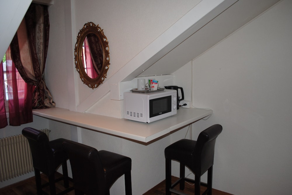 Standard Triple Room - Photo 26