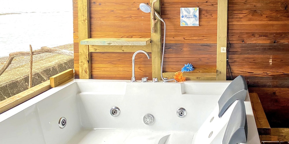 Luxury Studio Suite, Jetted Tub, Ocean View photo 3