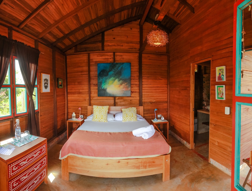 Standard Cabin, 1 Queen Bed, Non Smoking photo 3