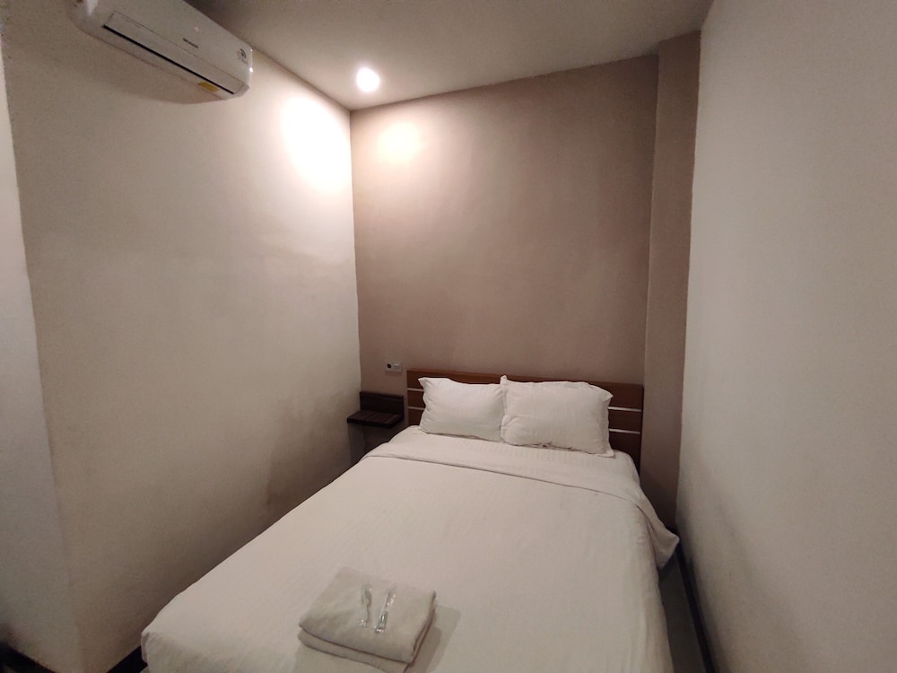 Deluxe Double Room - Photo 9