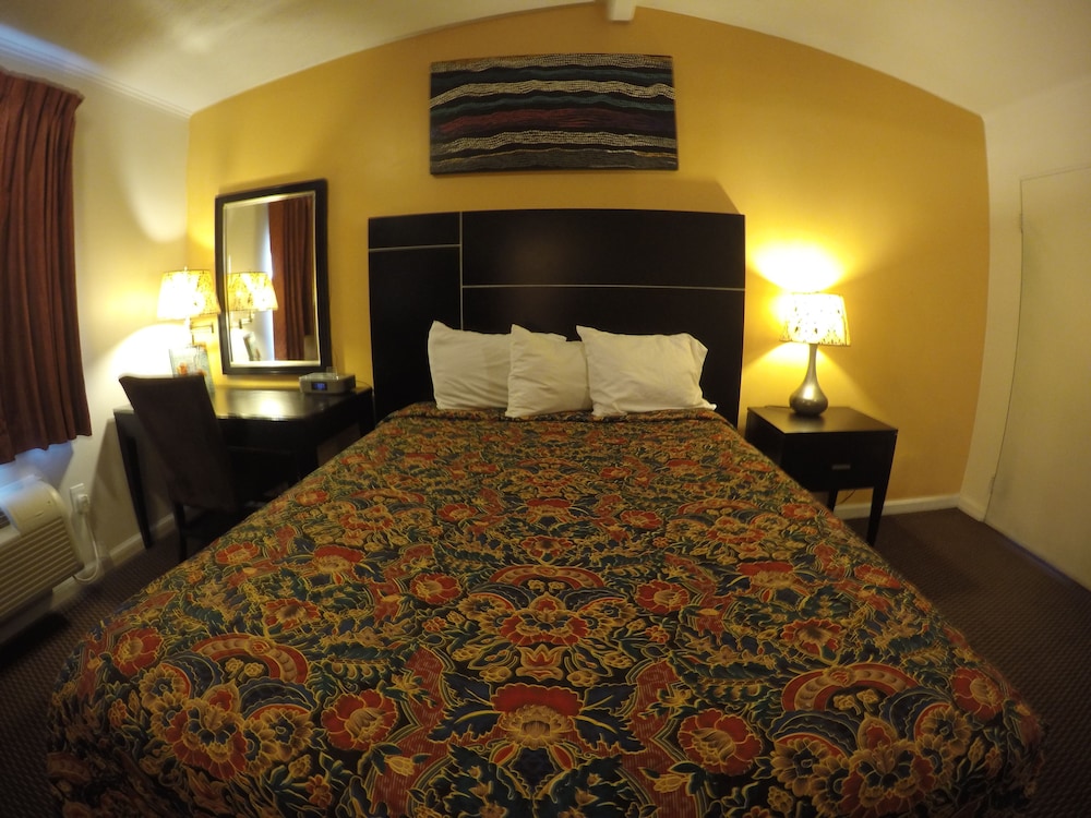 Room, 1 King Bed photo 1